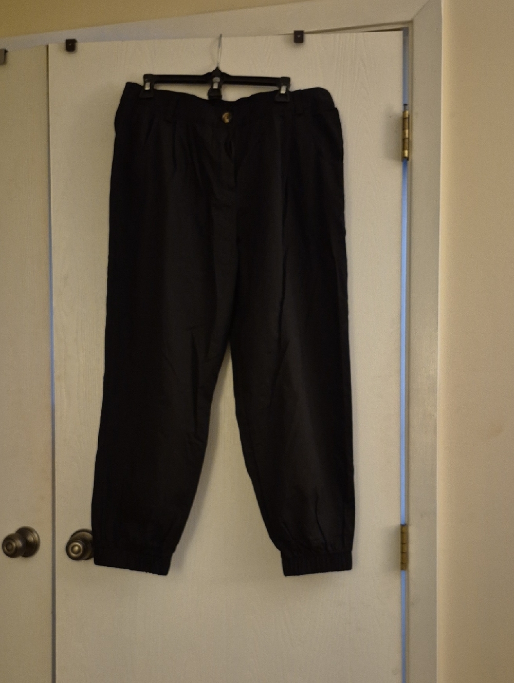 HALARA Black Ankle-Cuffed Women's Jogger Pants
